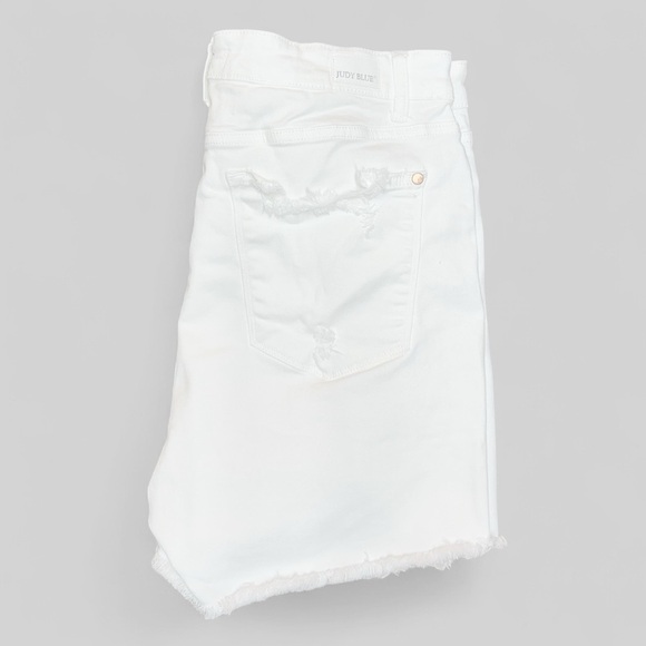 Judy Blue White Hi-Rise Distressed Denim Shorts Size 1X - Picture 5 of 7